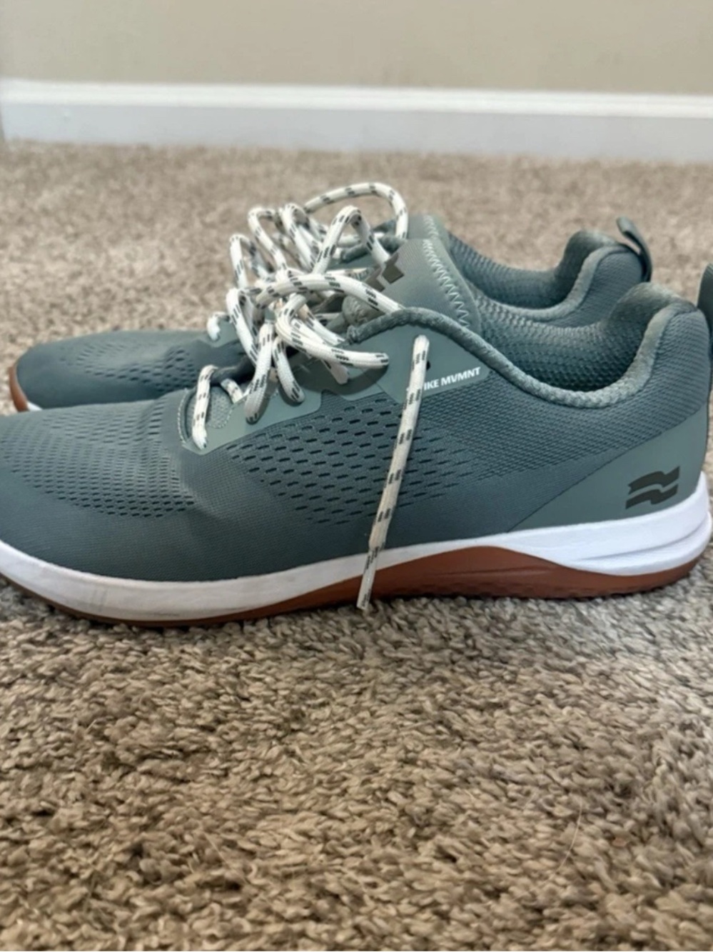 Strike Mvmnt Men's Haze Trainers 9.5 - Sage Green / Gum